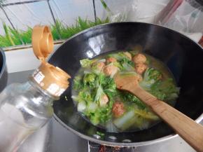 出锅前加入香油