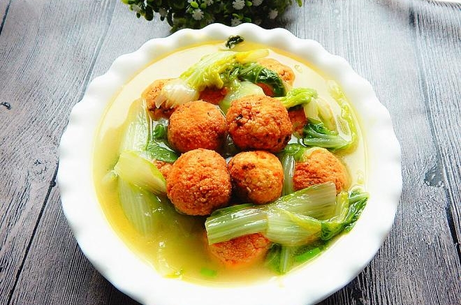 白菜豆腐丸子汤