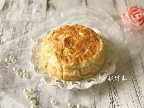 18、出炉后放凉，提起油纸放冰箱冷藏至少一小时再切。