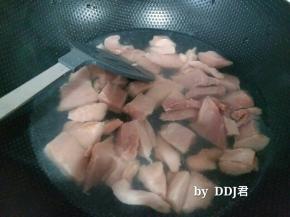 肉冷水下锅，除血水