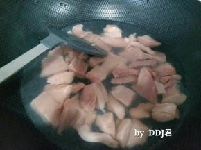 肉冷水下锅，除血水