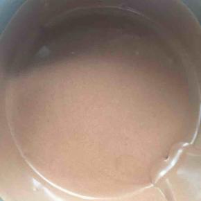 然后将巧克力糊和淡奶油分三次混合均匀