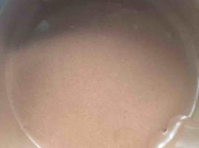 然后将巧克力糊和淡奶油分三次混合均匀