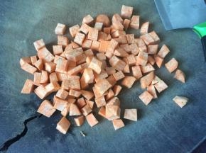 红薯去皮切成小丁