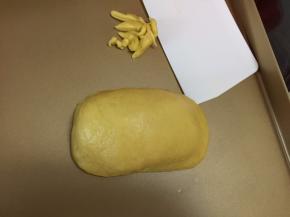 切去多余的边缘，整成自己喜欢的形状即可