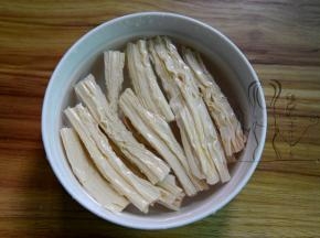 腐竹提前2小时用冷水浸泡