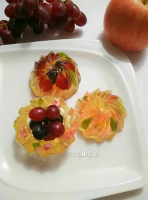 加上水果装饰一下