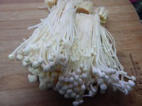 金针菇清洗干净