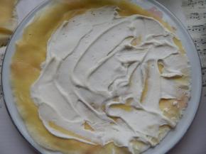 一片千层皮抹上奶油