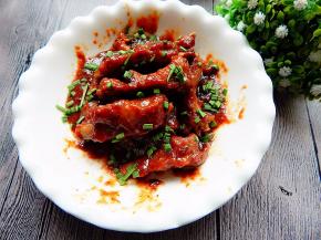 出锅前撒上小葱