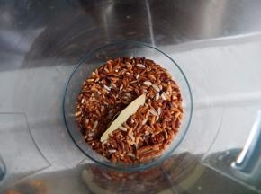 炒好的加入研磨机里