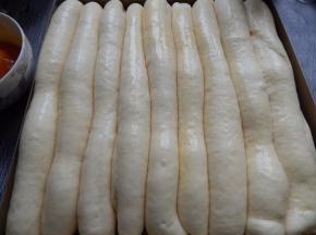 刷上一层鸡蛋液