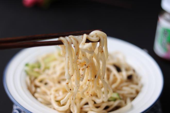 香菇酱拌冷面