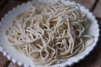 面条机压好所用鲜面条。