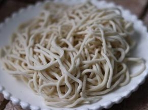 面条机压好所用鲜面条。