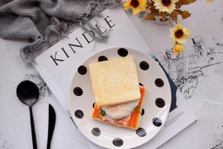 宝贝！可以起床吃饭了哦！