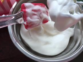 容器壁的也要刮入打发