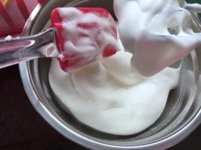容器壁的也要刮入打发