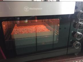 然后放入烤箱中层以190摄氏度烤10分钟