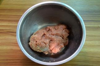 搅拌上劲，不好搅拌可以用手摔打摔打