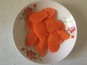 胡萝卜洗净切片