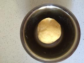 揉成团静置10分钟