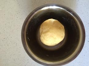 揉成团静置10分钟