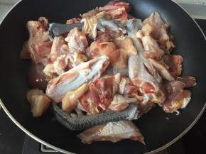 平底锅小火煸一下鸡块