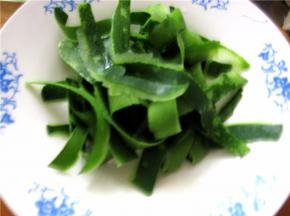 捞出后控干水分。