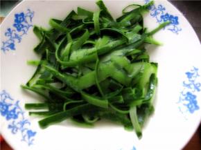 切成适当的丝。