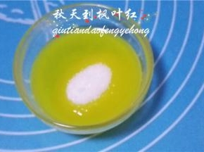 然后加入糖粉,拌至糖化。