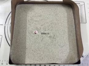 14. 在桌面上轻轻震，震出气泡