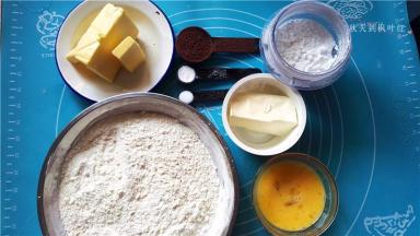 准备好饼干所用原料；