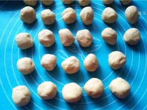 分成15克一个的小剂子；