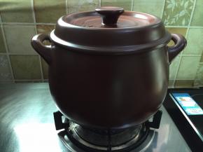 9. 我全程用的是小火，用时20分钟，焖了20分钟左右，鹌鹑蛋比较小，不能用大火，如果用大火或中火鹌鹑蛋全爆破那么焗出来的蛋就不完美了