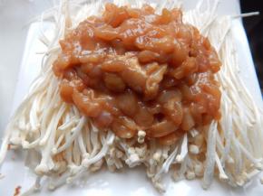 把腌好的肉加上