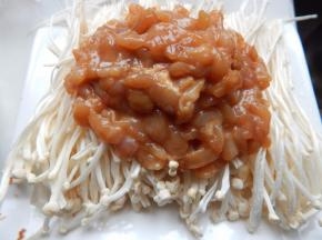 把腌好的肉加上