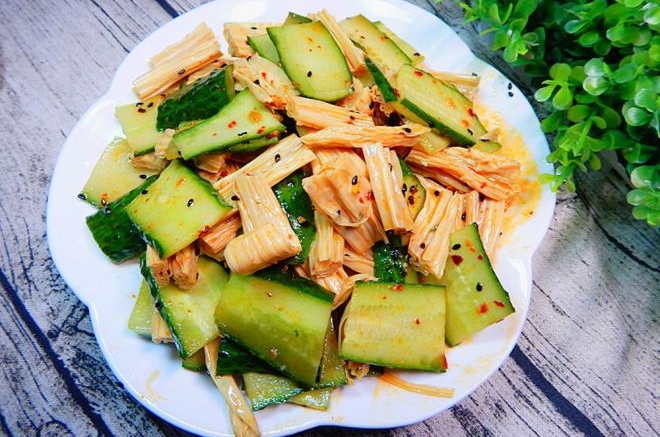 黄瓜凉拌腐竹