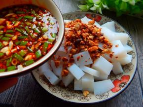 在加入调好的汁