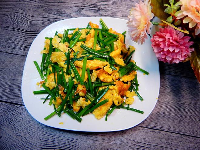 韭菜苔炒鸡蛋