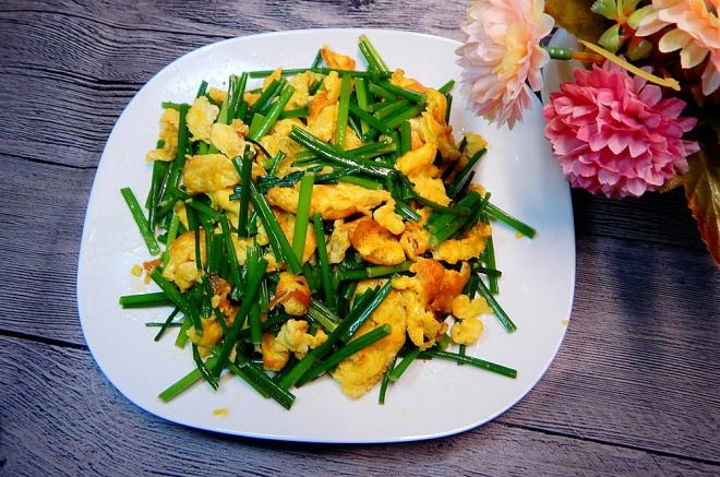 韭菜苔炒鸡蛋