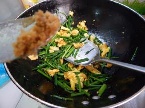 炒至入味熟透加入鸡精