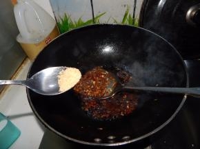 煮至入味加入鸡精