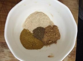 2. 把所有的粉类和盐混合
