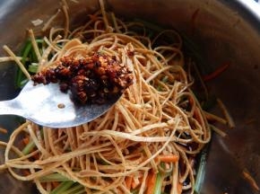 最后加入油辣子