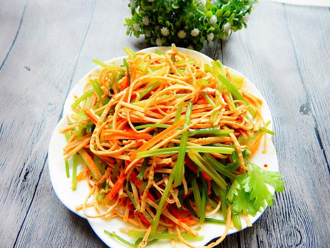 芹菜凉拌云丝