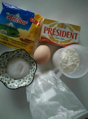 秤好制作饼皮的材料