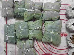 12、依次包好所有的荷叶。