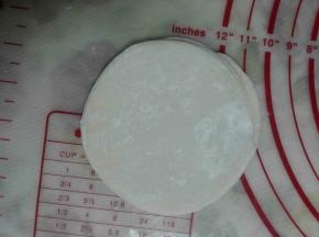13、没有荷叶，也可以用饺子皮包。