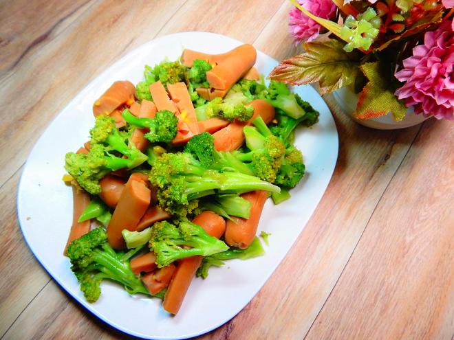 西兰花炒玉米火腿